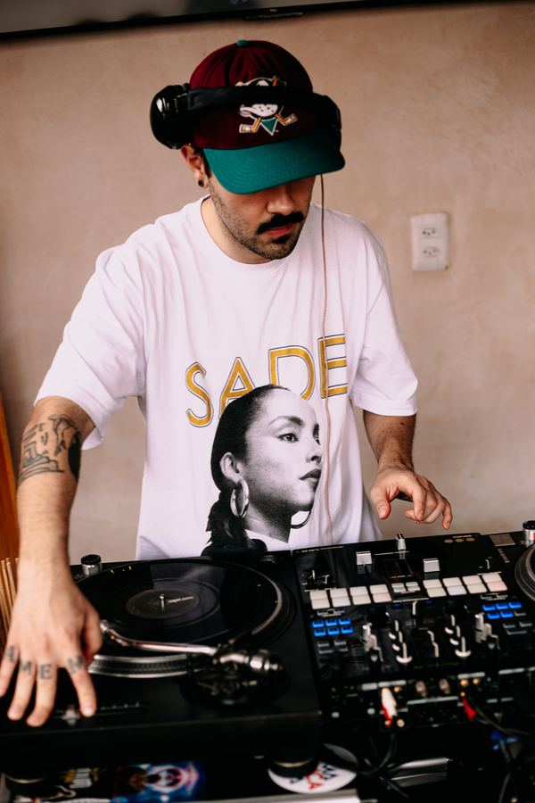 DJ